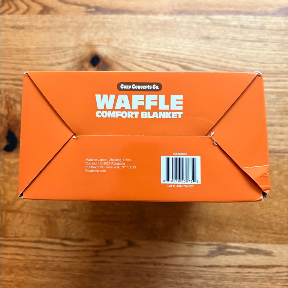 New in box Waffle Comfort Blanket- 50x60 - Picture 5 of 7
